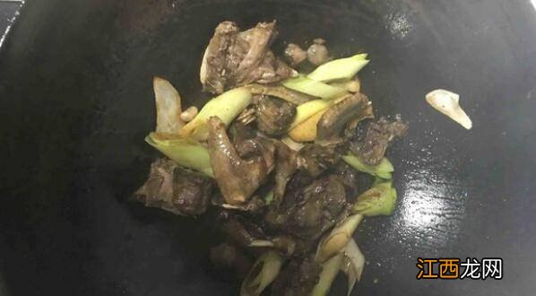 鸽子肉怎么炒的做法