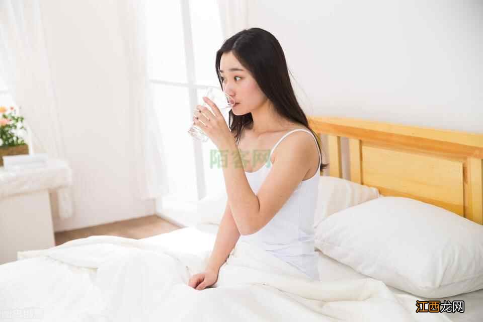 如何正确地喝水？医生提醒：在7个最佳时间点喝水，促进健康