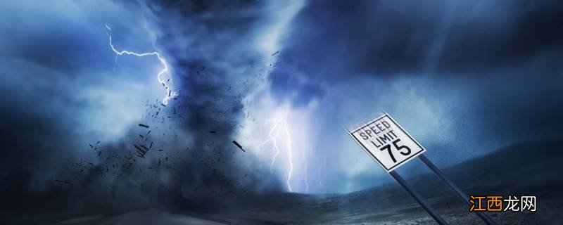 在野外遇到龙卷风时应该怎么办