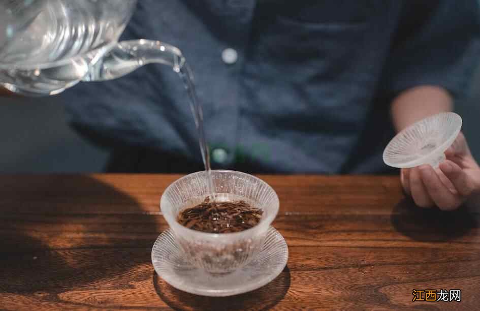 喝茶是养生的行为?喝茶有讲究,还在这样喝茶,对身体有害无益