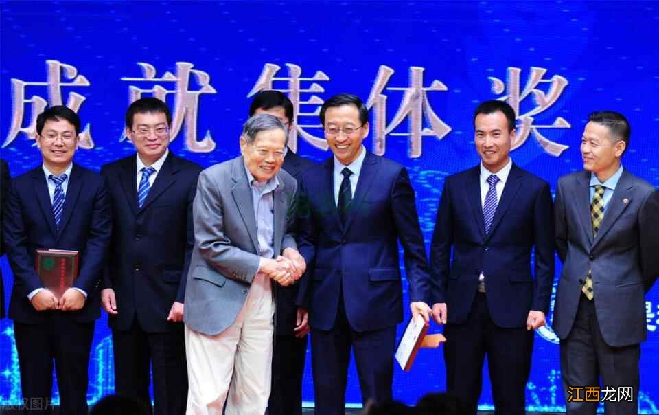 100岁的杨振宁思维敏捷，健康矍铄！他的3大养生秘诀值得学习借鉴