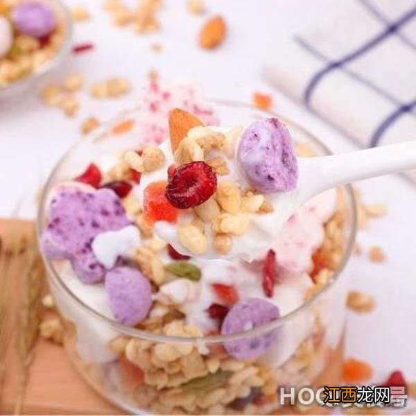 酸奶和什么搭配最好？ 酸奶和什么搭配最好吃呢