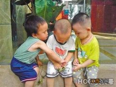 如果幼儿园负责孩子的两顿加餐，那就不该让孩子带零食上幼儿园！