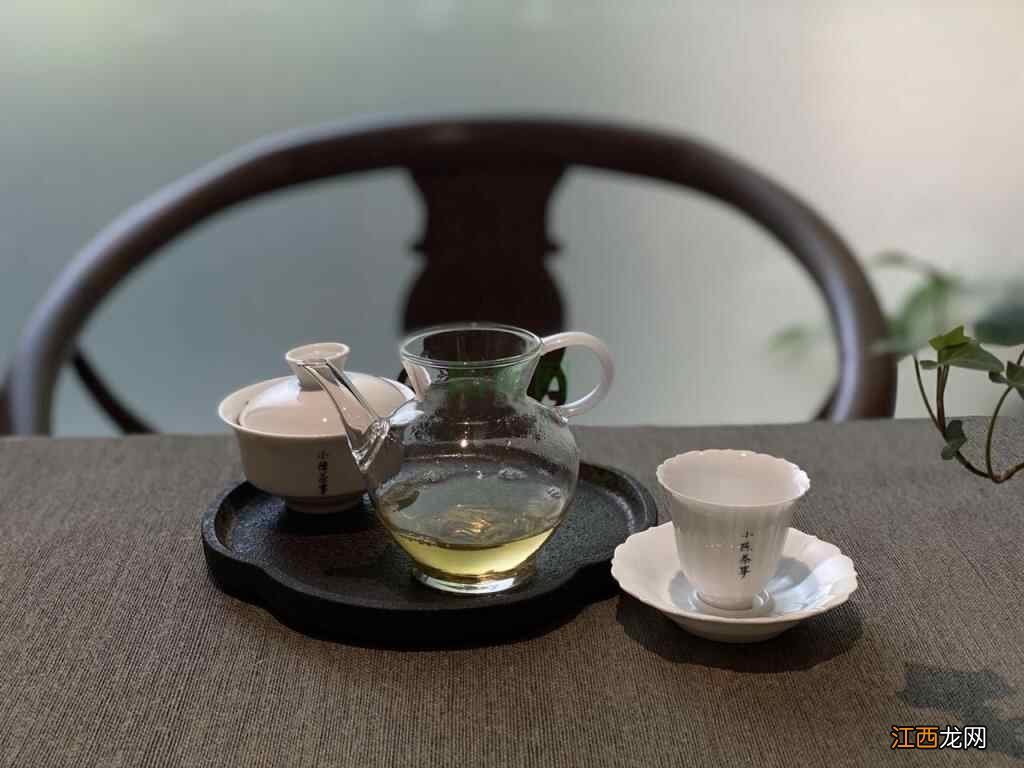 选茶有方,温茶淡饮。秋日养生喝茶请选好这三类茶,轻松解秋燥