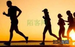 秋季锻炼好方法——运气慢跑