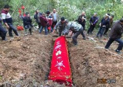 骨灰土葬起风水作用吗 头北脚南是死人，风水学睡觉最好的方向