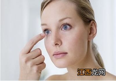 冬天戴隐形眼镜干涩怎么办？