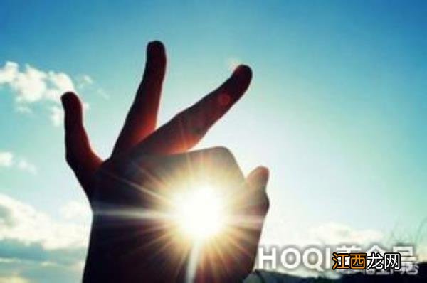 我是全职妈妈现在宝宝1岁，大部分时间都是陪她度过的