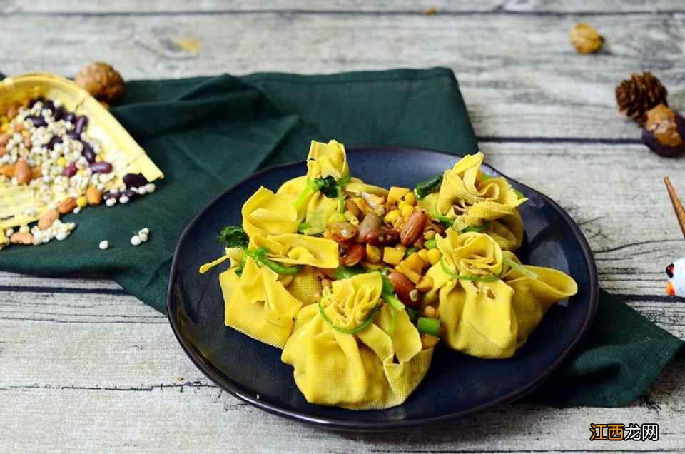 健康养生的五谷福袋,营养丰富,让人大饱口福又吃得健康