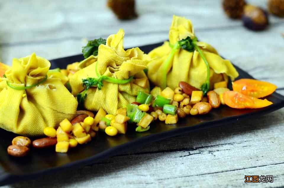 健康养生的五谷福袋,营养丰富,让人大饱口福又吃得健康