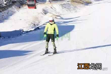 冬季滑雪，注意事项要做好，就算摔倒也要倒的安全