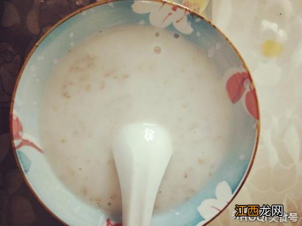 早餐：牛奶燕麦粥、煮青菜鲜牛奶300ml