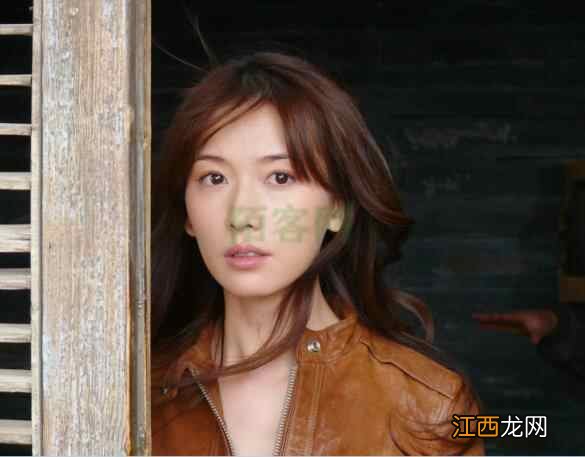 女神林志玲素颜游泳近照,健康养身护胸逆生长