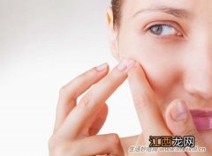 想消除痘痘，涂牙膏或贴止痛膏有作用吗？