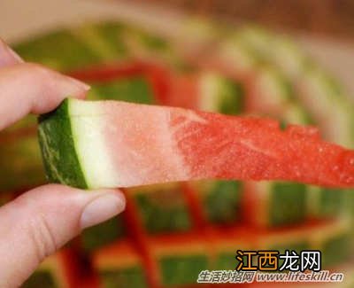 夏天来了 教你一个方便吃西瓜的妙招