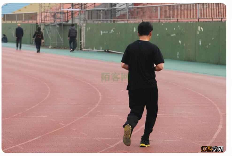 50岁后每天都跑步，是养生还是加快骨骼老化？听听医生的说法