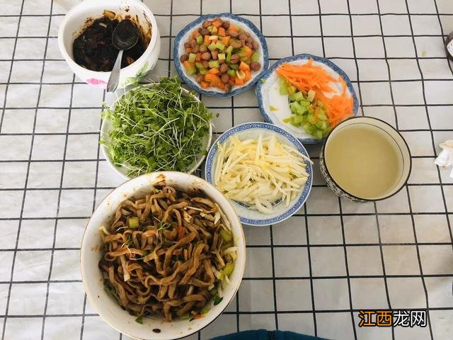 配炸酱面吃的小菜？吃炸酱面配什么菜解腻，强烈建议看完这篇文章