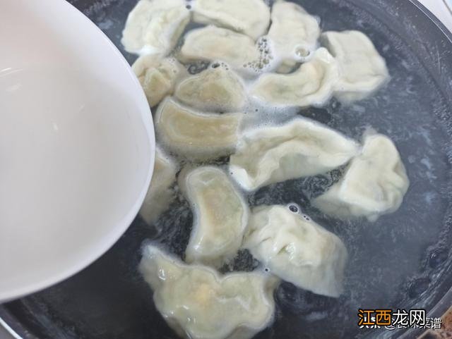 水饺面用什么水和最好？和饺子面用什么水最好，看完，又长见识了！