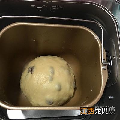 面包机什么时候撒果料？面包机何时加果料，这里大有看头