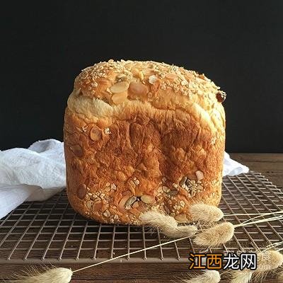 面包机什么时候撒果料？面包机何时加果料，这里大有看头