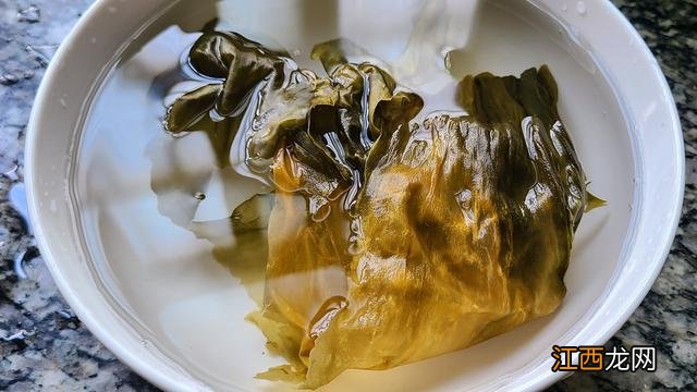 海带绿豆放什么糖好吃？干海带绿豆汤放白糖，很实用，好文章