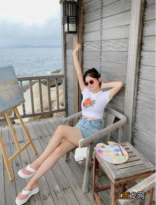 小个子大胸女生怎么穿搭？