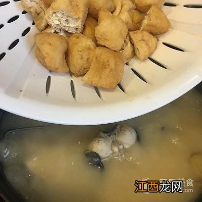 鲶鱼炖什么好吃？炖鲶鱼放什么菜，详细讲解，不懂来