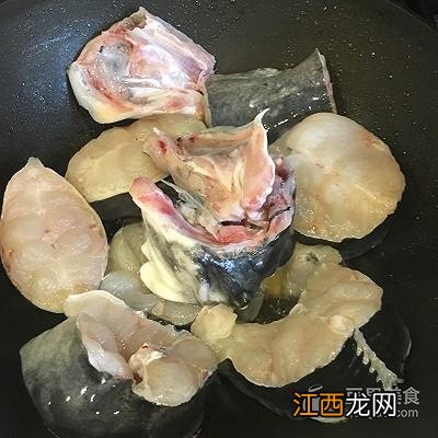 鲶鱼炖什么好吃？炖鲶鱼放什么菜，详细讲解，不懂来