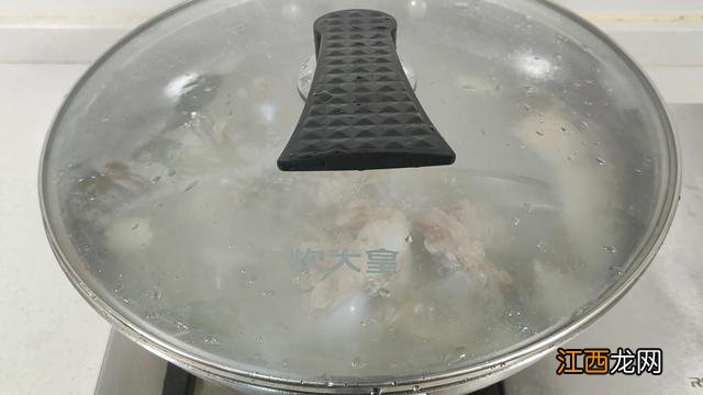 大骨怎么熬颜色才会白？大骨熬汤骨髓怎么是绿色的，这篇文章告诉你答案