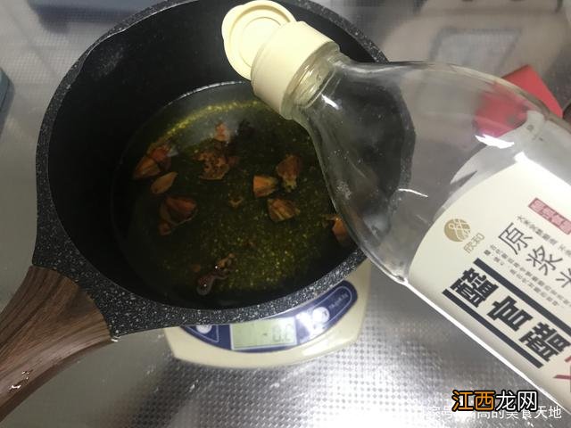 酸酸脆脆的寿司？寿司里面脆脆的那个是啥，看完记得告诉家人