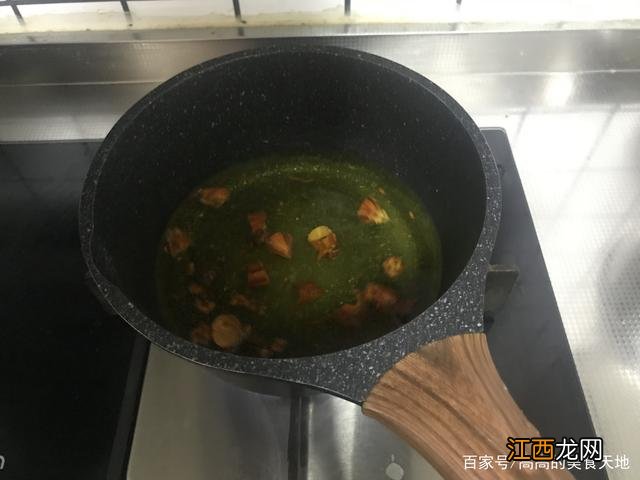 酸酸脆脆的寿司？寿司里面脆脆的那个是啥，看完记得告诉家人