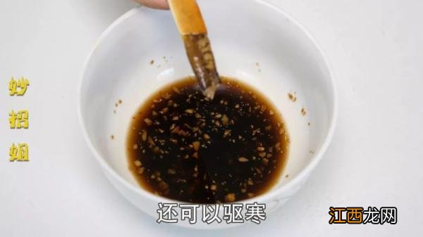 怎样吃大闸蟹视频？为啥大闸蟹一定要活着吃，这么写的真好