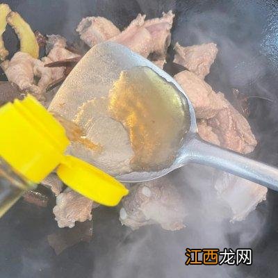 红烧排骨要什么配菜？红烧排骨放啥配菜好吃，这文章文短意长