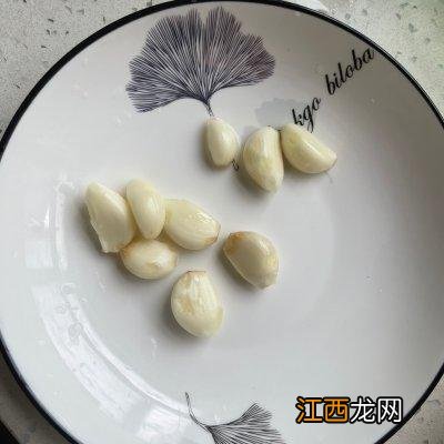 红烧排骨要什么配菜？红烧排骨放啥配菜好吃，这文章文短意长