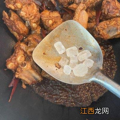 红烧排骨要什么配菜？红烧排骨放啥配菜好吃，这文章文短意长