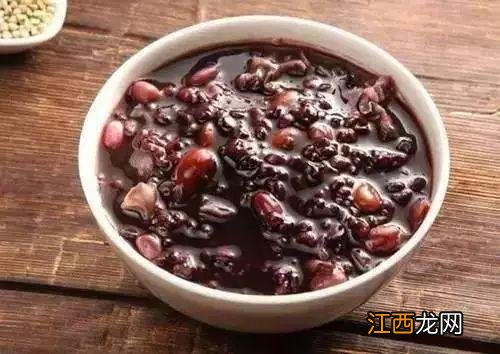 红豆与什么搭配煮消肿最好？红豆什么人不能吃，看看这里的体会