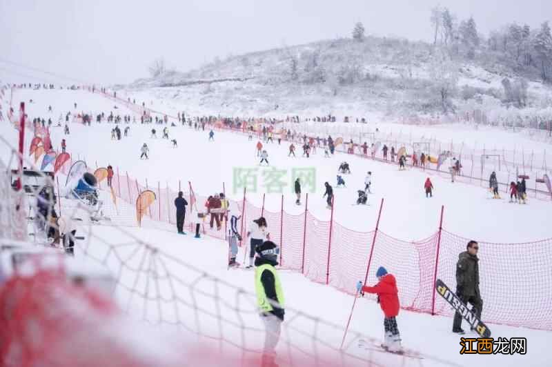 借着“冬”风，新春初始一起邂逅曾家山滑雪场~