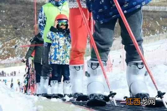 借着“冬”风，新春初始一起邂逅曾家山滑雪场~