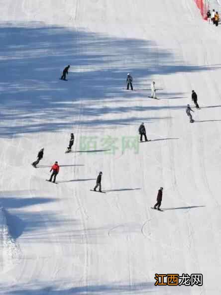 借着“冬”风，新春初始一起邂逅曾家山滑雪场~