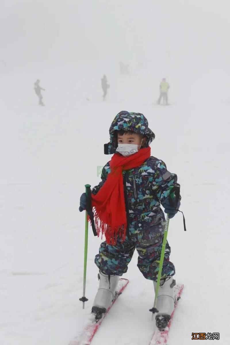 借着“冬”风，新春初始一起邂逅曾家山滑雪场~