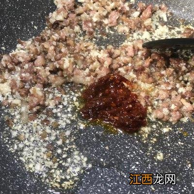 家常酱茄子放什么酱好吃？酱茄子拿什么酱做，几分钟搞定知识点！