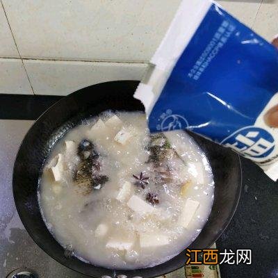 鲫鱼豆腐汤适合用什么豆腐？鲫鱼豆腐汤要放什么，这文章，感觉很不错