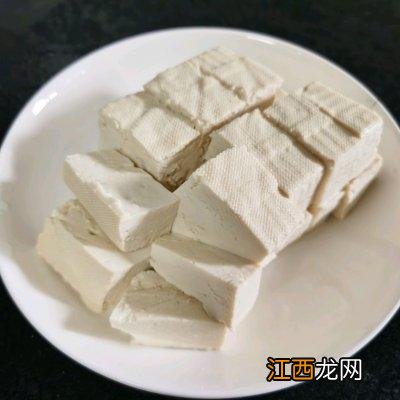 鲫鱼豆腐汤适合用什么豆腐？鲫鱼豆腐汤要放什么，这文章，感觉很不错