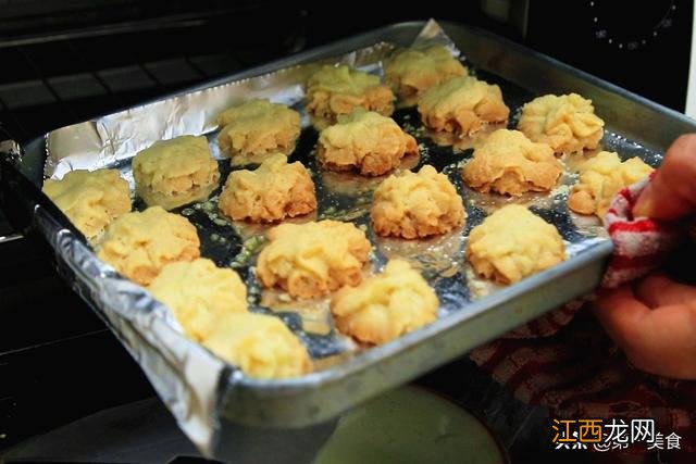 烤箱烤饼干用什么面粉好？烤箱烤面粉饼干，看完我大受启发