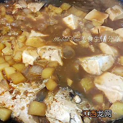 鲳鱼烧土豆家常做法？土豆烧鲳鱼做法教程，深度解析，点这里