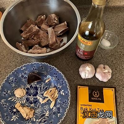 肉骨茶里面的酱油是什么酱油？肉骨茶的黑酱油是老抽吗，掌握这点，实用篇