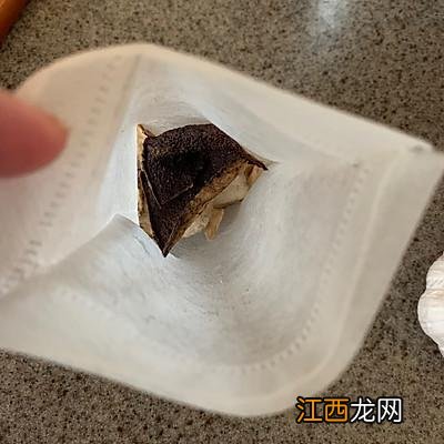 肉骨茶里面的酱油是什么酱油？肉骨茶的黑酱油是老抽吗，掌握这点，实用篇