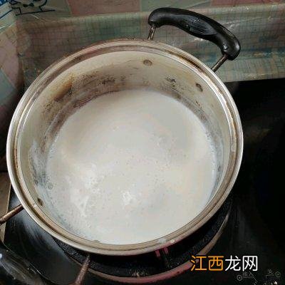 双皮奶和什么一起吃最好？双皮奶可以放什么配着吃，建议需要听一听