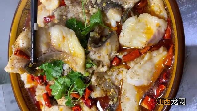 水煮鱼里面可以放点什么菜?水煮鱼可以放哪些配菜,很多人没有意识到