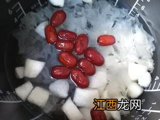 冰糖雪梨银耳红枣汤的做法和功效？银耳红枣汤可以炖8小时吗，终于弄明白了